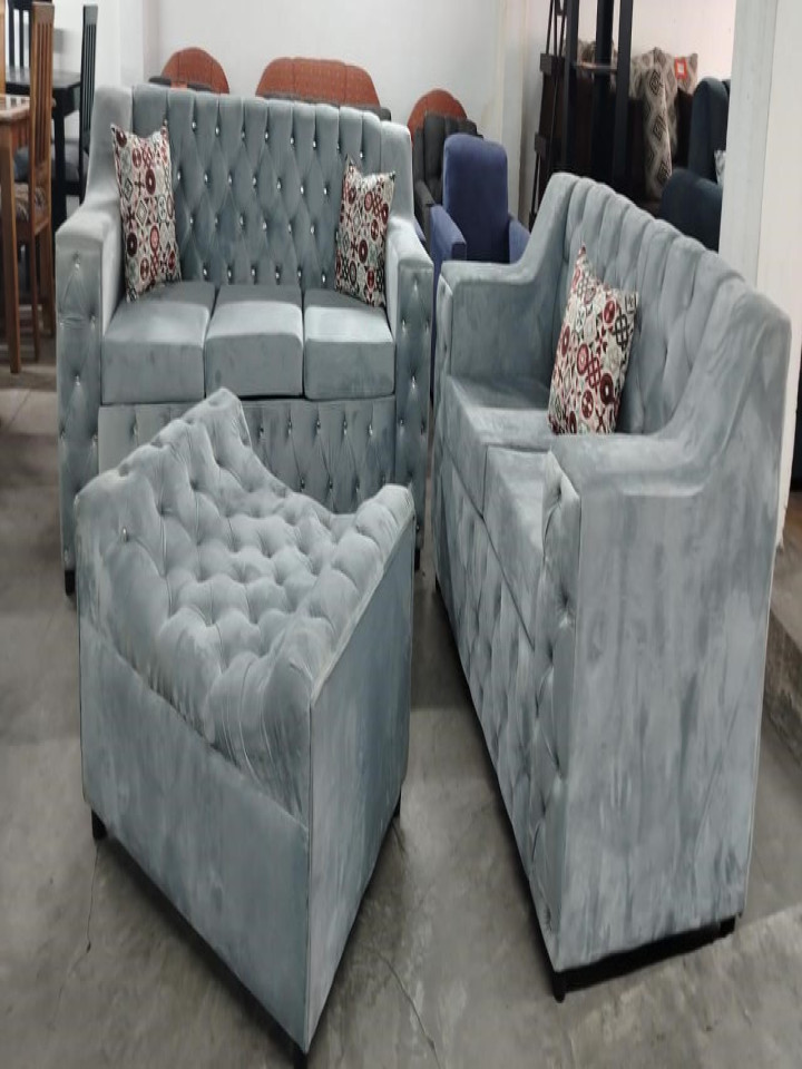 SALA SAY 3 Y 2 PUESTO MAS BUTACA Y PIECERO